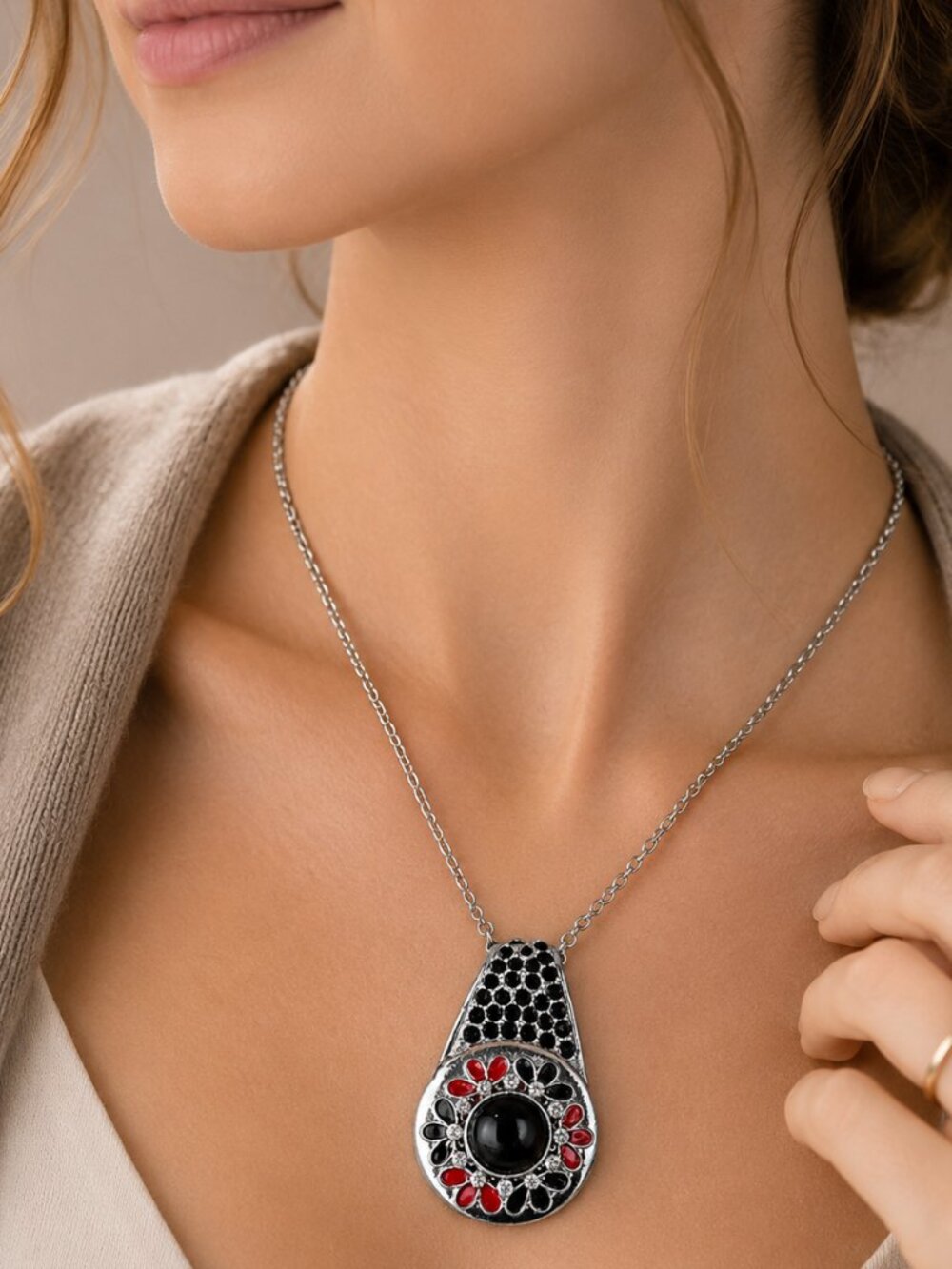 Silver Black Rhinestone Snap Necklace Teardrop Pendant 2 Snaps